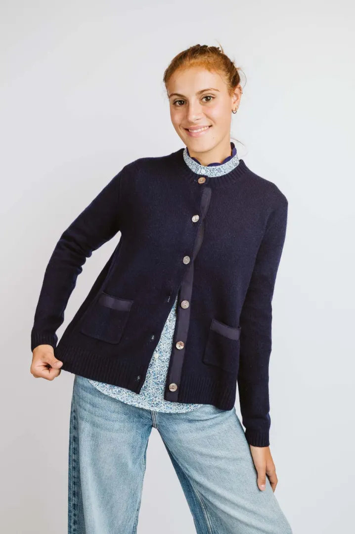 CARDIGAN "ALE" GIROCOLLO TASCHINE APPLICATE