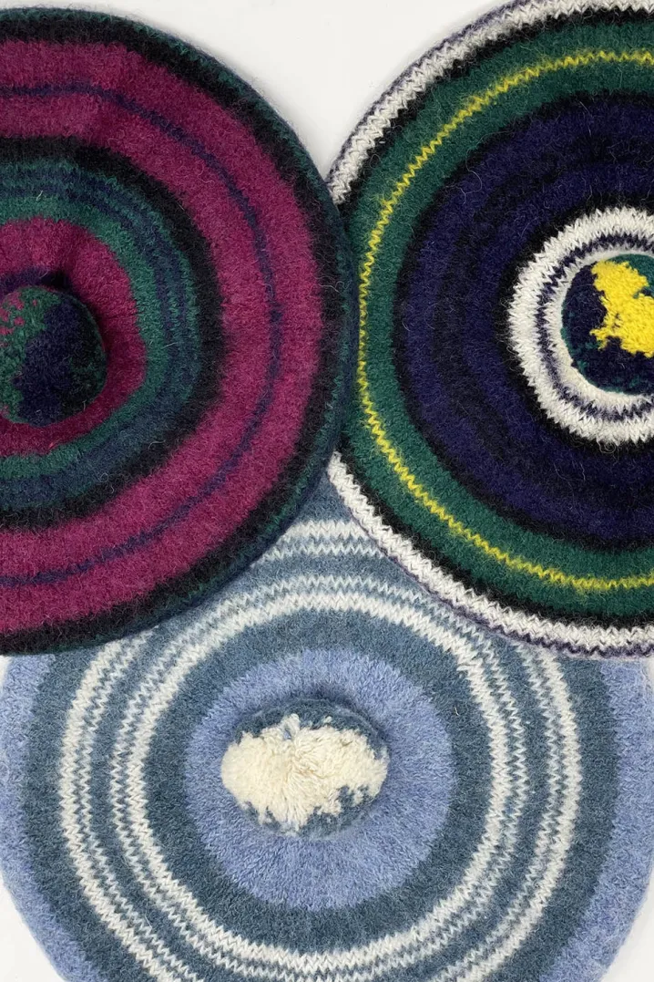 CLOCHES POMPON TARTAN TAM