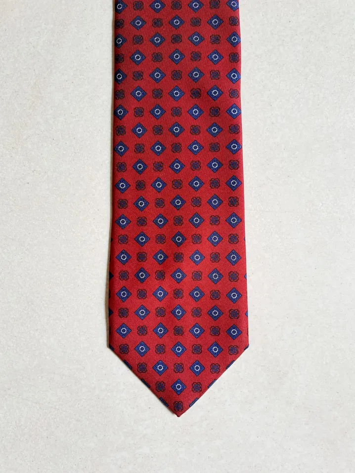CRAVATTA MOTIVO FIORELLINO ROMBO ROSSO BLU