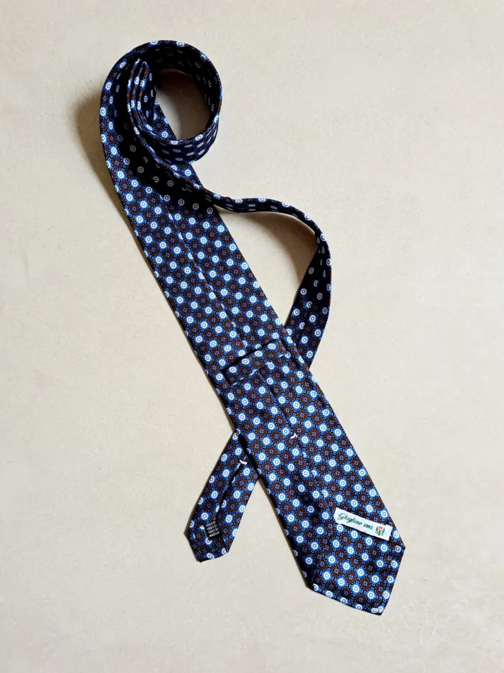 CRAVATTA SETA FOULARD MOTIVO GEOMETRICO BLU TESTA MORO