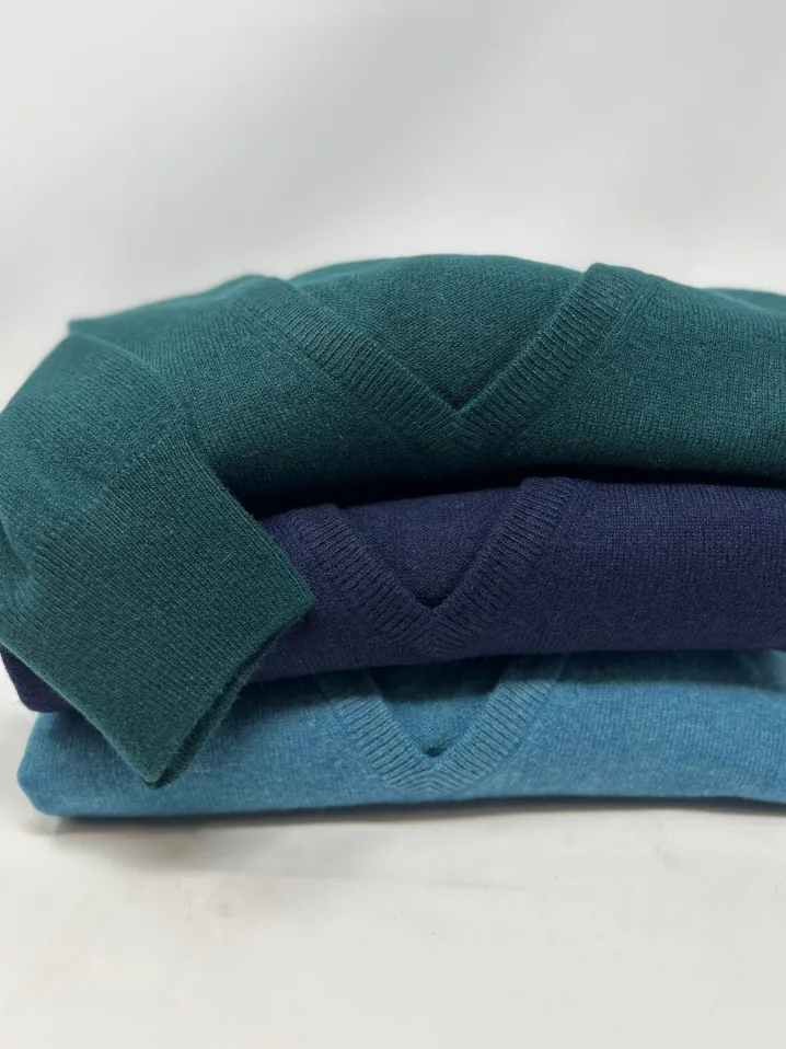 MAGLIONE "EDWARD" SCOLLO V IN LANA E CASHMERE